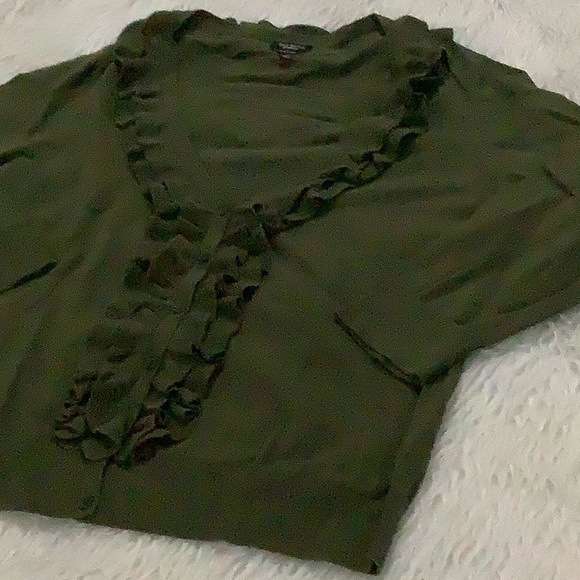 Talbots Green Ruffle Front Button Front 3/4 Sleeve Cardigan Sweater Size medium - Picture 3 of 7